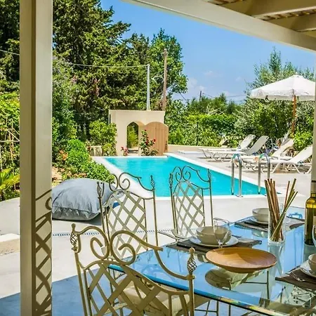 Sleeps 5 Pool Air Con Wifi Villa