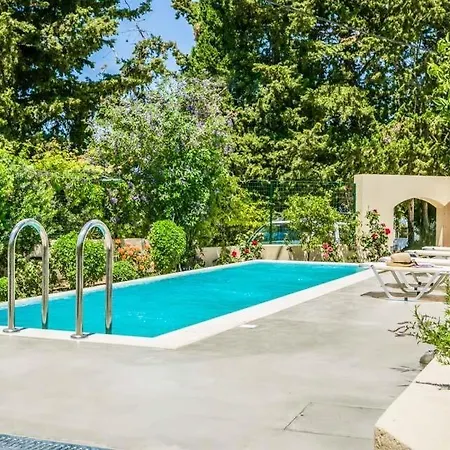 Sleeps 5 Pool Air Con Wifi